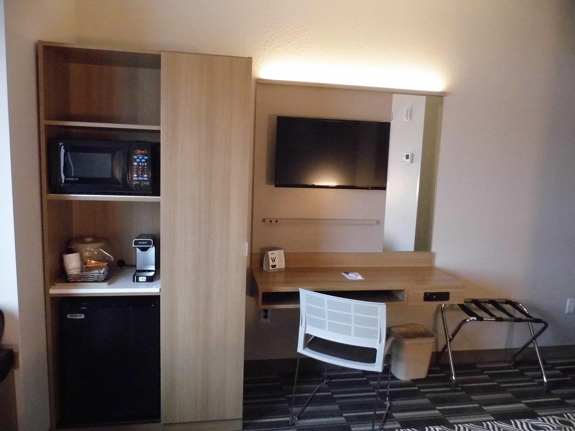 Microtel Inn & Suites By Wyndham Vernal/Naples Екстериор снимка